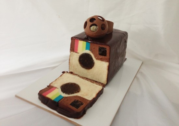http://www.incrediblethings.com/wp-content/uploads/2013/09/instagram-cake-1.jpg