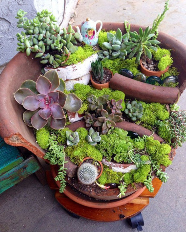 broken-flower-pot-fairy-gardens-4.jpg