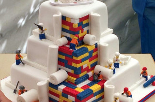 A Couple Had A LEGO Wedding Cake Because Love Is Real