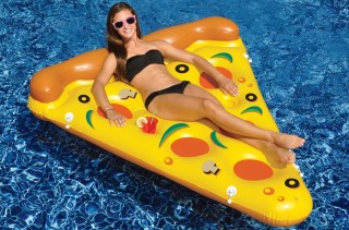 Your Pizza-Themed Pool Party Needs This Amazing Pizza Float